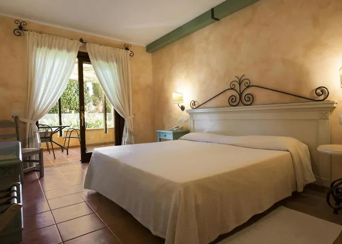 Sardinian-style 2 Bedroom Sleeps 7