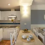 Sardinian-style 2 Bedroom Sleeps 7 * פולה