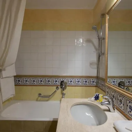 Sardinian-style 2 Bedroom Sleeps 7 Pula