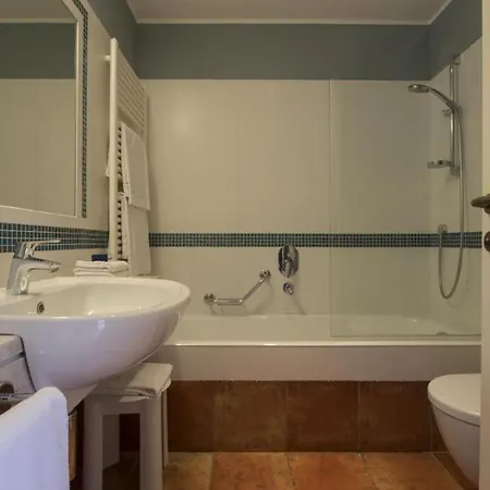 Sardinian-style 2 Bedroom Sleeps 7 아파트 *