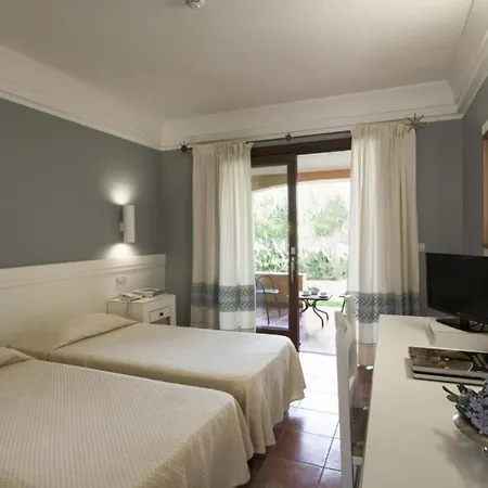 Sardinian-style 2 Bedroom Sleeps 7 *