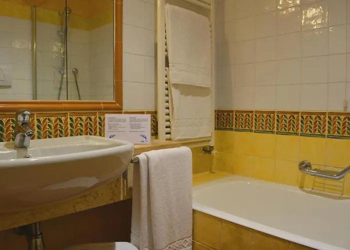 Sardinian-style 2 Bedroom Sleeps 7 * Пула